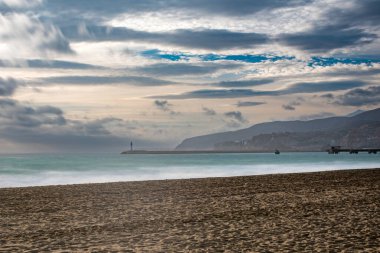 Endülüs 'ün Almerya kentindeki Zapillo Sahili' nin sakin Akdeniz kıyılarını uzun süre görüntüler..
