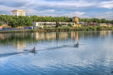 La Cartuja adasından Guadalquivir nehri, Seville, İspanya.