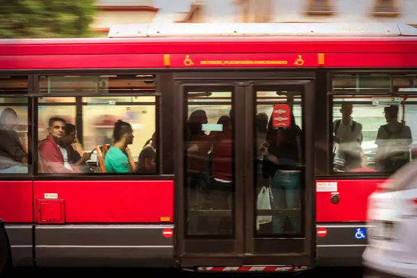 Sevilla, İspanya 'da yayalar üzerinde bir kitapçıda.