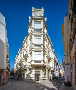 Mimar Ramon Balbuena y Huertas tarafından 1916 yılında tasarlanan modernist bina Seville, İspanya 'da yer almaktadır. Karmaşık görünüşü ve tarihsel önemi dikkat çekicidir..