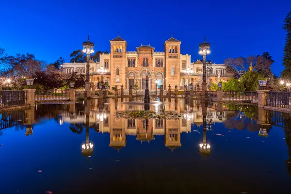 Mimar Ramon Balbuena y Huertas tarafından 1916 yılında tasarlanan modernist bina Seville, İspanya 'da yer almaktadır. Karmaşık görünüşü ve tarihsel önemi dikkat çekicidir..