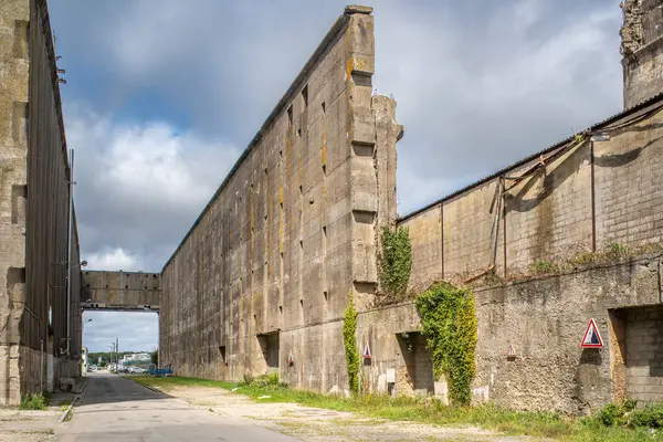 stock image A historic German submarine base from World War II located in Lorient, Brittany, France. The concrete structure exhibits the era's architecture and past military significance.