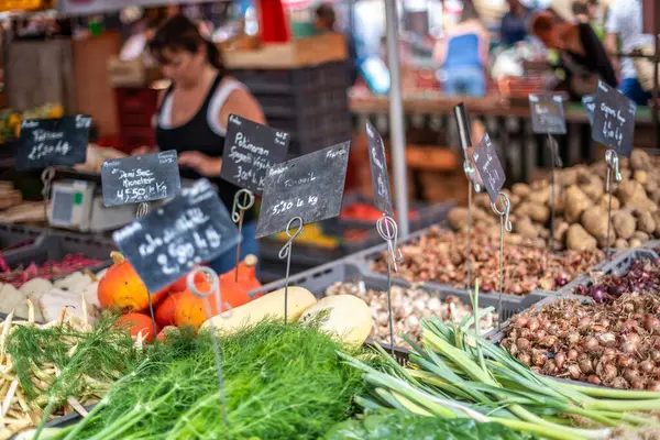 stock image A vibrant market scene in Vannes, Brittany, France, showcasing fresh produce and local delicacies. Ideal image for concepts of local culture, food markets, and French lifestyle.