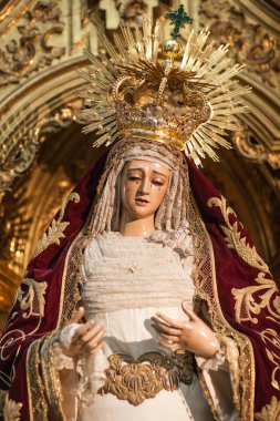 18. yüzyılın Virgen del Mayor 'u Dolor y Traspaso' nun Sevilla 'daki Cofradia del Gran Poder heykelinin kapanışı..