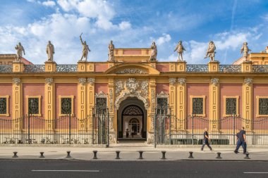 18. yüzyıl Palacio de San Telmo 'sunun kuzey cephesinde heykeltraş Antonio Susillo' nun heykelleri bulunuyor..