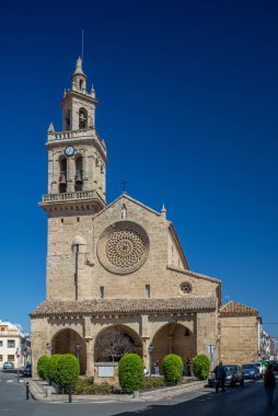 Cordoba, Endülüs, İspanya 'daki tarihi Iglesia de San Lorenzo manzarası. Açık ve güneşli bir günde klasik mimari.