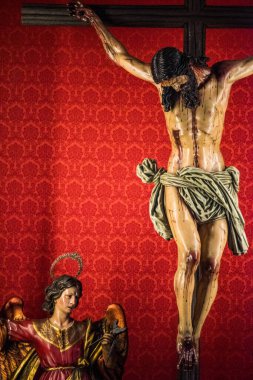 Pilas, Sevilla, İspanya 'da Francisco Buiza' nın Cristo de la Vera Cruz heykelinin detaylı bir görüntüsü. Çarmıha gerilmenin dini ve sanatsal temsili.