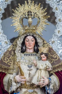 Virgen de Belen 'in yakınında, Pilas, Seville, Endülüs, İspanya' da bulunan anonim bir XVI yüzyıl heykeli var..