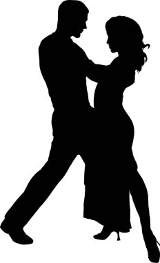 Siluetli çift içeride zarif bir şekilde dans ediyor.