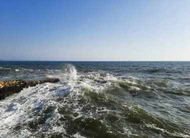 Fırtınalı denizin güzel manzarası