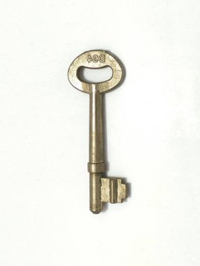 Beyaz Arkaplanda İzole Edilmiş Klasik İskelet Anahtarı veya Kabine Anahtarı