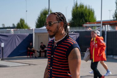 İtalyan GP F1 2024, 27 Ağustos 2024, Monza, İtalya - Mercedes için Formula 1 Lewis Hamilton sürücüsü