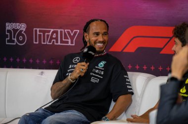 İtalyan GP F1 2024, 27 Ağustos 2024, Monza, İtalya - Mercedes için Formula 1 Lewis Hamilton sürücüsü