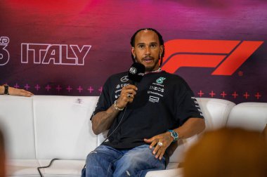 İtalyan GP F1 2024, 27 Ağustos 2024, Monza, İtalya - Mercedes için Formula 1 Lewis Hamilton sürücüsü
