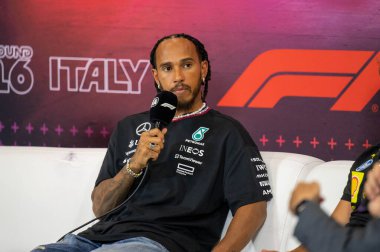 İtalyan GP F1 2024, 27 Ağustos 2024, Monza, İtalya - Mercedes için Formula 1 Lewis Hamilton sürücüsü