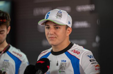 ImolaGP GP GP F1 2025, 16 Mayıs 2025, Imola, Emilia Romagna - Yarış Boğaları için Formula 1 Hadjar sürücüsü