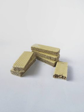 Beyaz arka planda çikolata aromalı gofretler..