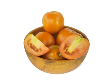 Domates izole edilmiş. Beyaz arka planda domates. Mükemmel rötuşlanmış domates kenarı görünümü.