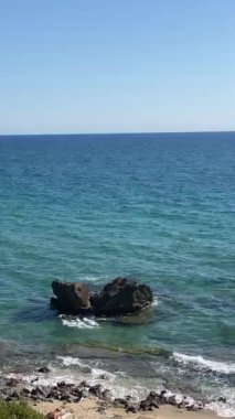 Akdeniz kıyıları ve dalgalar 