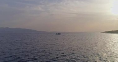 Yaz İyon Deniz Havacılığı. Kumlu sahil manzaralı.