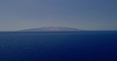 Güzel deniz manzarası. Arnavutluk 'ta İyon Denizi kıyısındaki sahil, İHA' dan görüntü