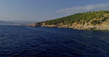 Yaz İyon Deniz Havacılığı. Kumlu sahil manzaralı.