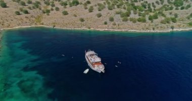 Hava çarpıcı manzara 4K insansız hava aracı görüntüleri. Arnavutluk 'un güneyinde İyon Denizi