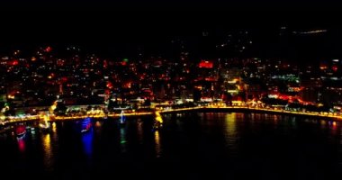 Arnavutluk, Arnavutluk ve Riviera 'daki Saranda kentinin güzel hava manzarası, insansız hava aracı manzarası