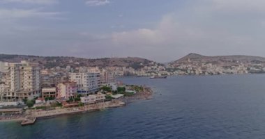 Arnavutluk Riviera, Güney Arnavutluk 'ta Saranda yakınlarındaki plaj, hava manzarası