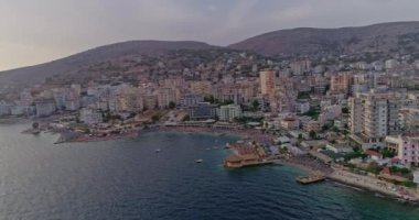 Yaz İyon Deniz Havacılığı. Kumlu sahil manzaralı.