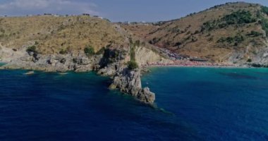 Arnavutluk Rivierası boyunca güzel plajlar, hava manzarası