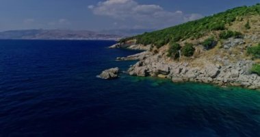 Arnavutluk Riviera, Güney Arnavutluk 'ta Saranda yakınlarındaki plaj, hava manzarası