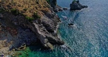 Arnavutluk Rivierası boyunca güzel plajlar, hava manzarası