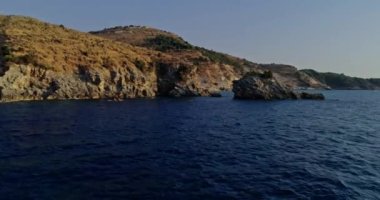 Yaz İyon Deniz Havacılığı. Kumlu sahil manzaralı.