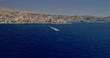 Arnavutluk Riviera, Güney Arnavutluk 'ta Saranda yakınlarındaki plaj, hava manzarası