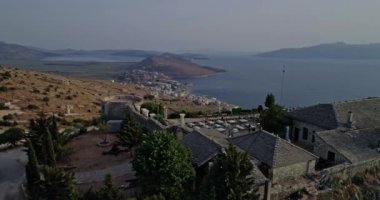 Yaz İyon Deniz Havacılığı. Kumlu sahil manzaralı.