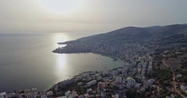 Arnavutluk Rivierası boyunca güzel plajlar, hava manzarası
