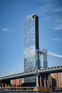 One Manhattan Square skyscraper and river
