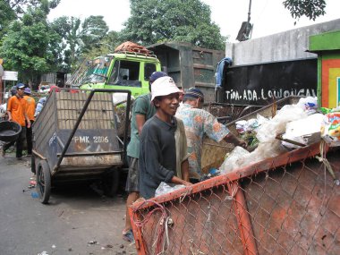 Jakarta, Endonezya, 28 Aralık 2006 Çöpçü veya Tukang Sampah  