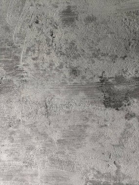 Grunge arkaplan dokusu, Kirli Sıçrama Duvarı, Soyut Sıçrama Sanatı. Arka plan için beton duvar beyaz gri rengi. Çizikler ve çatlaklarla eski grunge dokuları. Beyaz boyanmış beton duvarlar. Binanın duvarından soyut boya dökülüyor.