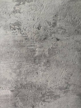 Grunge arkaplan dokusu, Kirli Sıçrama Duvarı, Soyut Sıçrama Sanatı. Arka plan için beton duvar beyaz gri rengi. Çizikler ve çatlaklarla eski grunge dokuları. Beyaz boyanmış beton duvarlar. Binanın duvarından soyut boya dökülüyor.