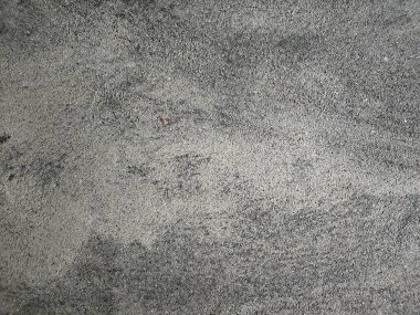 Çizik ve çatlaklarla duvarın alçı parçasını soyuyordum. Graffiti Sokak Sanatıyla Sorunlu Sarı Kahverengi Duvar. Arka plan ve Çizgiler Boyalı Çizgiler ve Çizgiler..