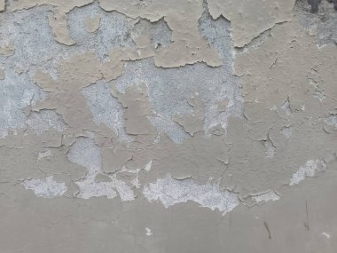 Çizik ve çatırtı olan duvar parçası. Renkli duvar kâğıdının deseni soyulan eski, kirli, deri döken arka plan sıvısı. Arka plan için yüzey duvarı betonu deseni. Gri arka plan eski rengi ve yumuşak arka plan deseni süngerlenmiş..