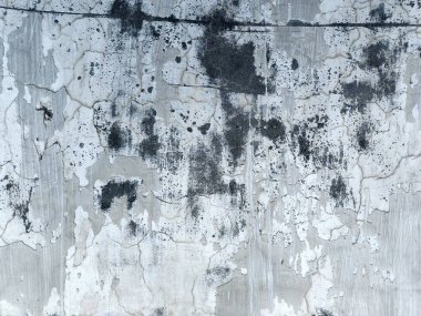 Çizik ve çatırtı olan duvar parçası. Renkli duvar kâğıdının deseni soyulan eski, kirli, deri döken arka plan sıvısı. Arka plan için yüzey duvarı betonu deseni. Gri arka plan eski rengi ve yumuşak arka plan deseni süngerlenmiş..