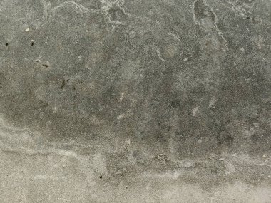 Çizikler ve çatlaklarla dolu bir duvar parçası. Eski, kirli, deri döküntüsü, desenli duvar kâğıdı kaplaması. Arka plan için yüzey duvarı betonu deseni. Grunge Arka plan dokusu, Kirli Su Sıçrayan Duvar, Soyut Sıçrayan Su.