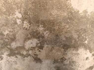 Çizikler ve çatlaklarla dolu bir duvar parçası. Eski, kirli, deri döküntüsü, desenli duvar kâğıdı kaplaması. Arka plan için yüzey duvarı betonu deseni. Grunge Arka plan dokusu, Kirli Su Sıçrayan Duvar, Soyut Sıçrayan Su.