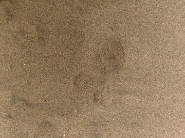 Çizikler ve çatlaklarla dolu bir duvar parçası. Eski, kirli, deri döküntüsü, desenli duvar kâğıdı kaplaması. Arka plan için yüzey duvarı betonu deseni. Grunge Arka plan dokusu, Kirli Su Sıçrayan Duvar, Soyut Sıçrayan Su.