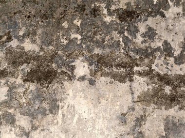 Çizikler ve çatlaklarla dolu bir duvar parçası. Eski, kirli, deri döküntüsü, desenli duvar kâğıdı kaplaması. Arka plan için yüzey duvarı betonu deseni. Grunge Arka plan dokusu, Kirli Su Sıçrayan Duvar, Soyut Sıçrayan Su.