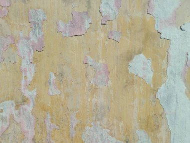 Çizikler ve çatlaklarla dolu bir duvar parçası. Eski, kirli, deri döküntüsü, desenli duvar kâğıdı kaplaması. Arka plan için yüzey duvarı betonu deseni. Grunge Arka plan dokusu, Kirli Su Sıçrayan Duvar, Soyut Sıçrayan Su.