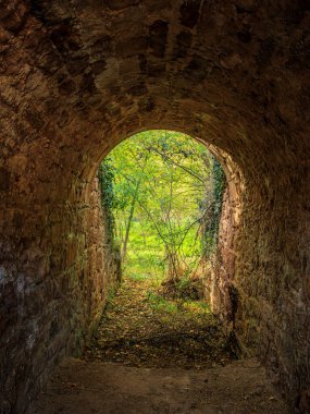 Fransa 'da Aveyron' da küçük bir köy köprüsü